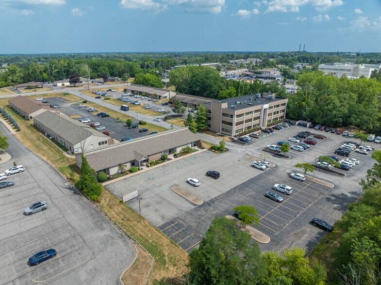 121 Erie Canal Dr, Rochester, NY à vendre - Photo du bâtiment - Image 3 de 28