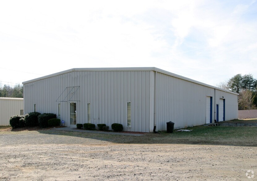 2326 Cragmore Rd, Winston-Salem, NC à louer - Photo du bâtiment - Image 3 de 7