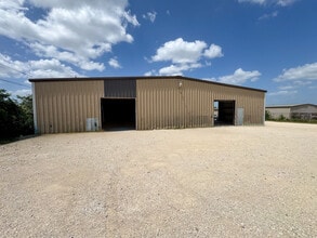 124 Industrial Dr, Boerne, TX for lease Interior Photo- Image 2 of 4