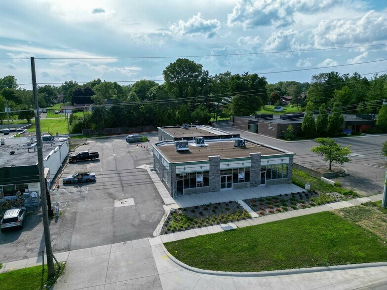 24281 Orchard Lake rd, Farmington Hills, MI à louer - Photo du bâtiment - Image 2 de 11
