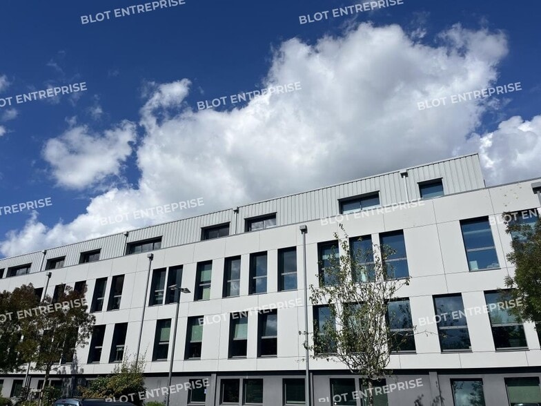 Office in Quimper for lease - Building Photo - Image 1 of 8