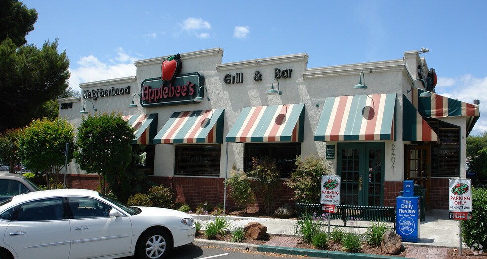 24041 Southland Dr, Hayward, CA à vendre - Photo du bâtiment - Image 2 de 4