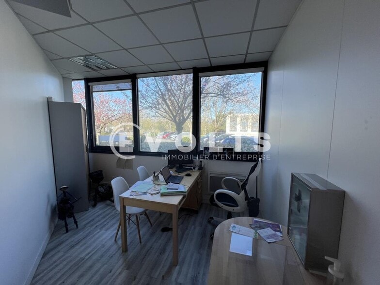 123 Chemin Des Bassins, Créteil for lease - Interior Photo - Image 2 of 10