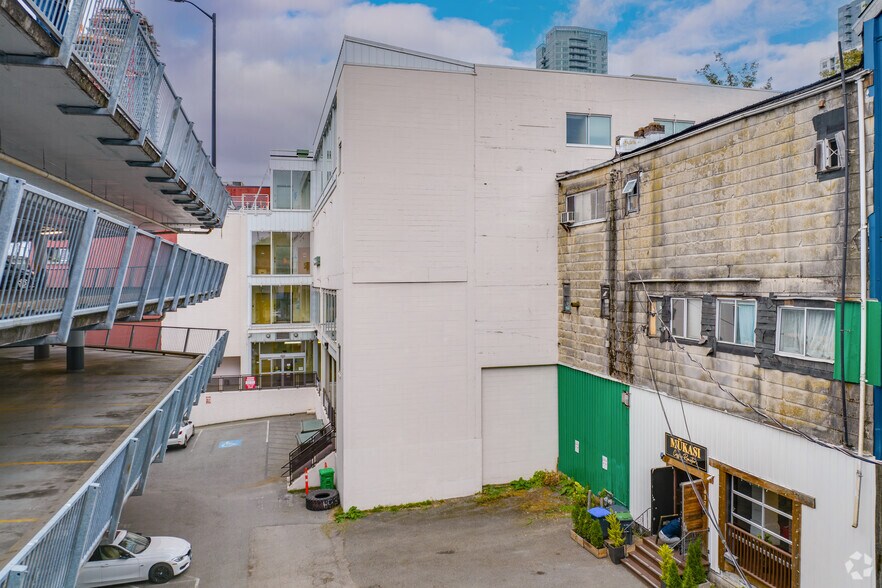 424 Columbia St, New Westminster, BC à louer - Photo du bâtiment - Image 3 de 4