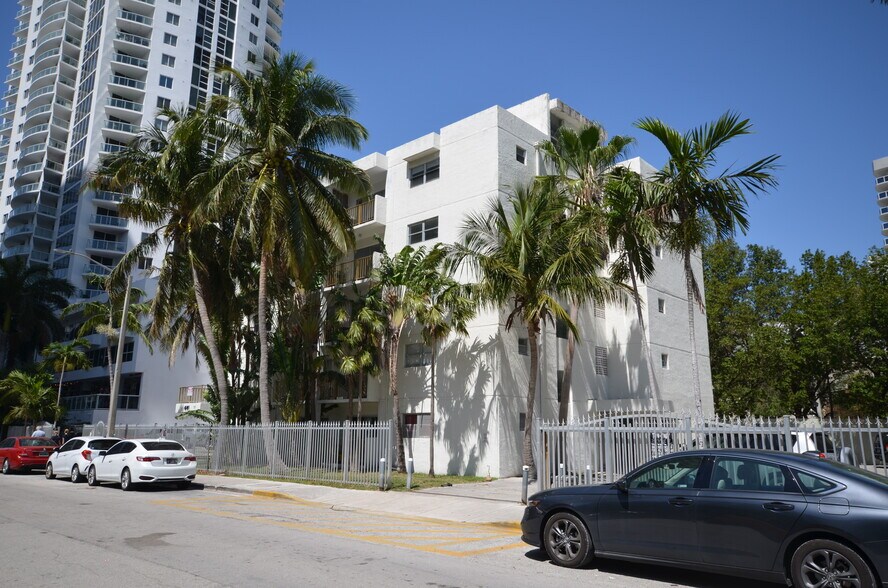 601 NE 22nd St, Miami, FL à vendre - Photo du bâtiment - Image 3 de 11