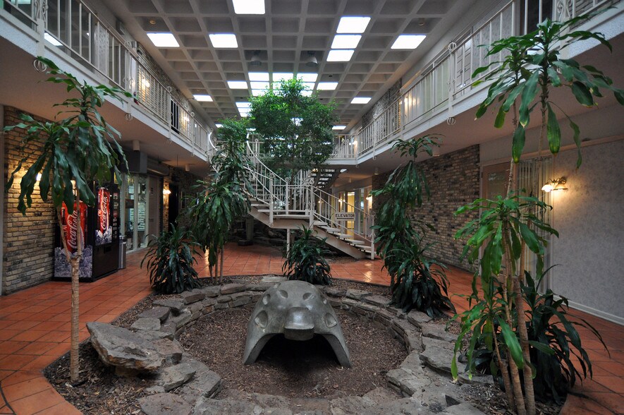 10611 Garland Rd, Dallas, TX à louer - Photo intérieure - Image 2 de 5