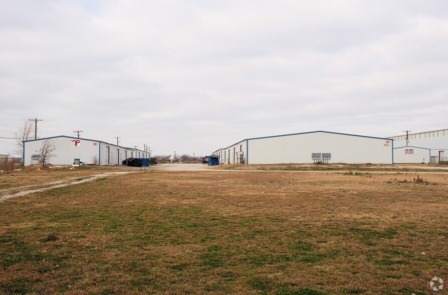 9881 N Saginaw Blvd, Fort Worth, TX à louer - Photo du bâtiment - Image 3 de 3