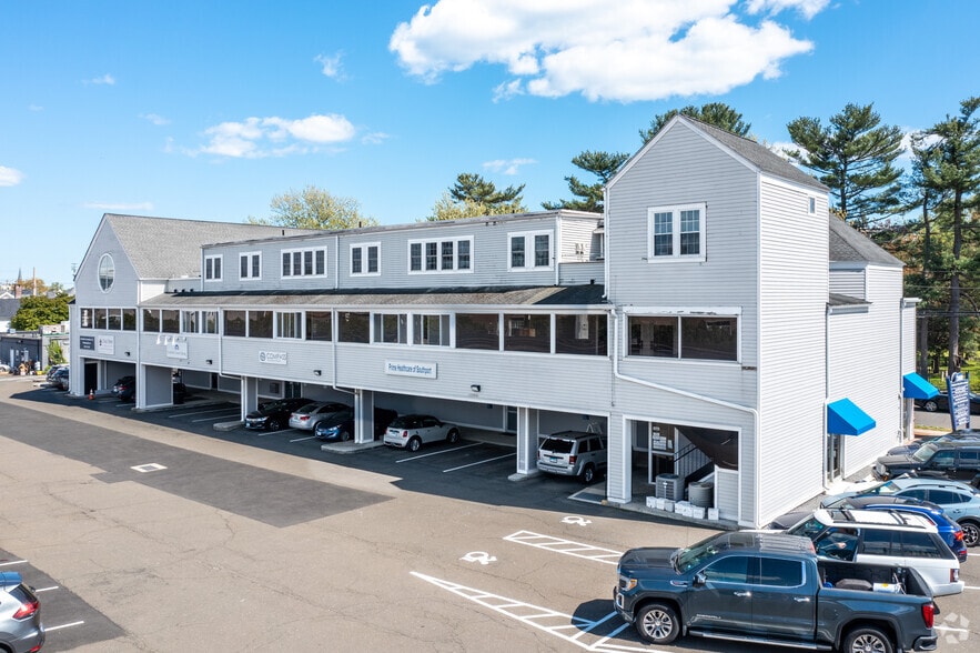 2000 Post Rd, Fairfield, CT for lease - Building Photo - Image 3 of 4