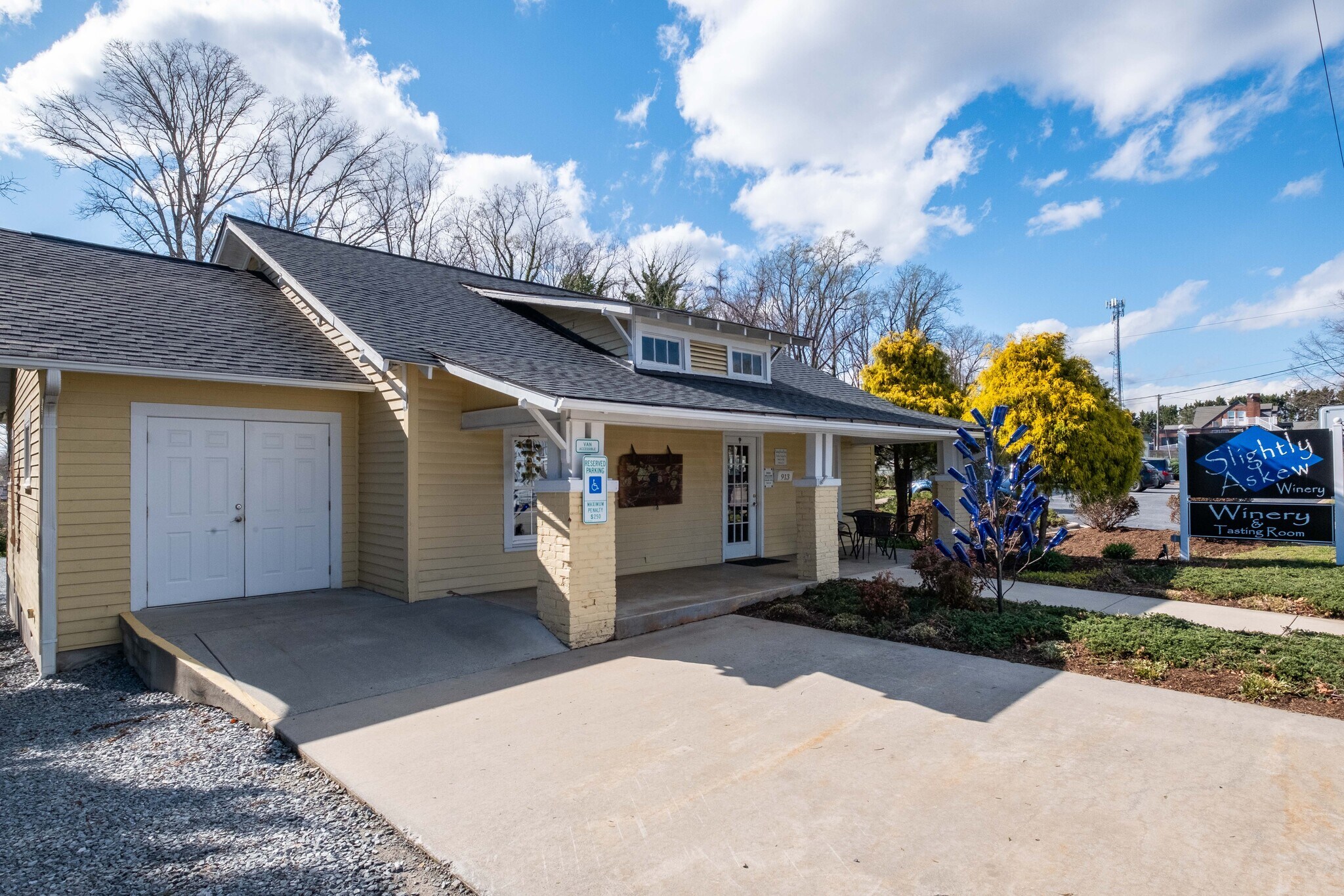 913 N Bridge St, Elkin, NC à vendre Photo principale- Image 1 de 25