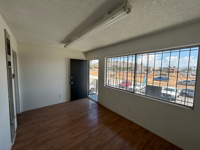 3845 Stobbs Way, Jurupa Valley, CA for sale - Interior Photo - Image 3 of 8