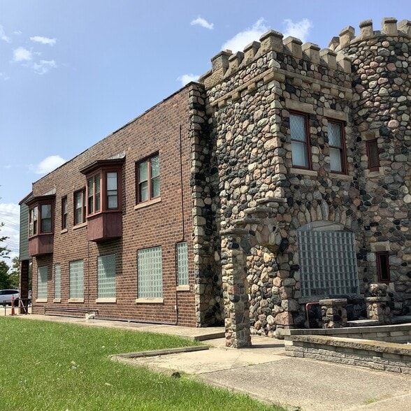 91 Cass Ave, Mount Clemens, MI for sale - Building Photo - Image 3 of 9