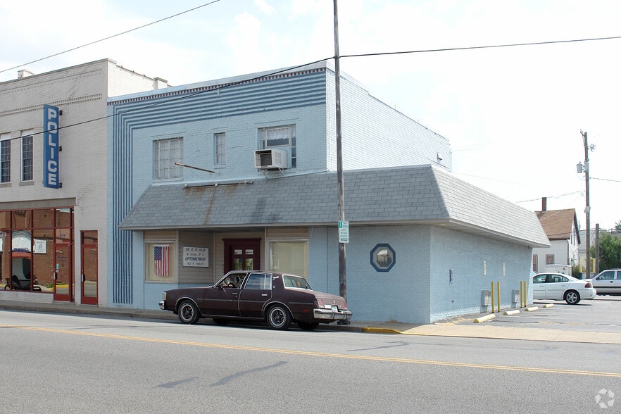 Evansville-Investment Portfolio for Sale portfolio of 3 properties for sale on LoopNet.ca - Primary Photo - Image 2 of 3