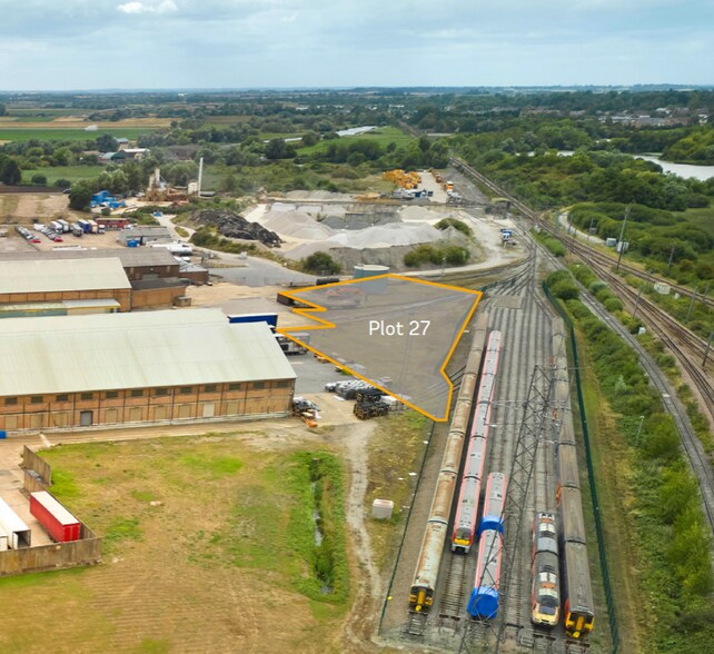 Road and Rail Distribution Centre, Queen Adelaide Way, Ely à louer - Aérien - Image 1 de 5