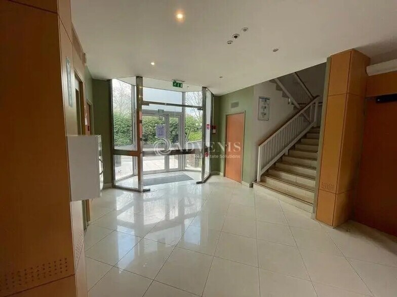 Bureau dans Montigny-le-Bretonneux à louer - Hall d’entrée - Image 2 de 6