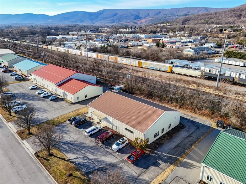 1405 Mill Race Dr, Salem, VA for sale - Building Photo - Image 2 of 26