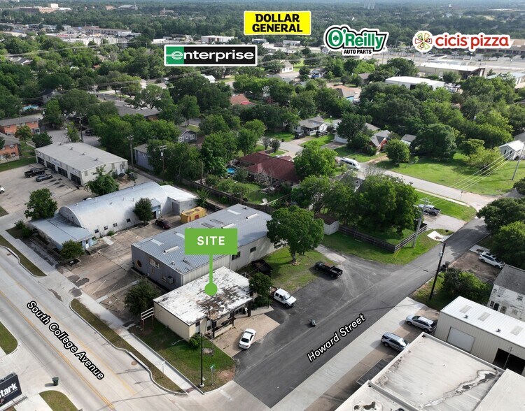 2117 S College Ave, Bryan, TX à louer - Photo du bâtiment - Image 3 de 4