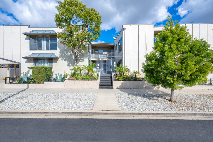 8635 Cashio St, Los Angeles, CA à vendre - Photo du bâtiment - Image 1 de 1