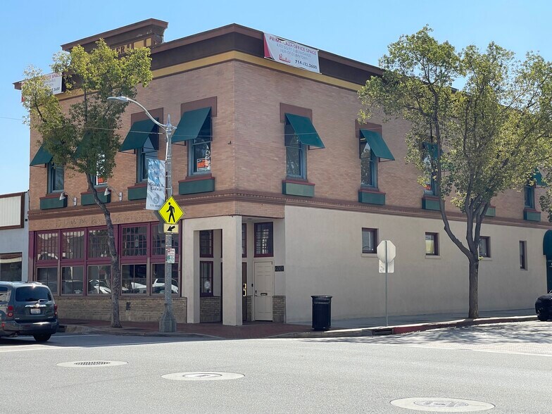 200 E Chapman Ave, Orange, CA à louer - Photo du bâtiment - Image 2 de 32