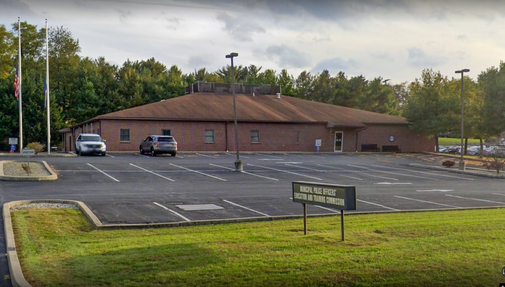 8000 - 8002 Bretz Drive portefeuille de 2 propriétés à vendre sur LoopNet.ca - Photo du bâtiment - Image 3 de 7