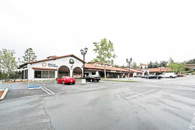 Plus de détails pour 100-168 S Fairmont Blvd, Anaheim, CA - Commerce de détail à louer