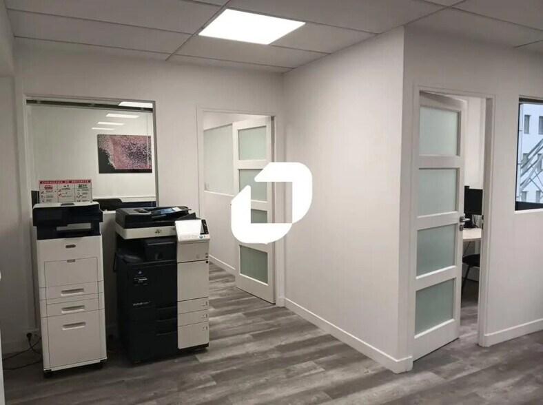 Office in Nanterre for sale - Interior Photo - Image 3 of 9