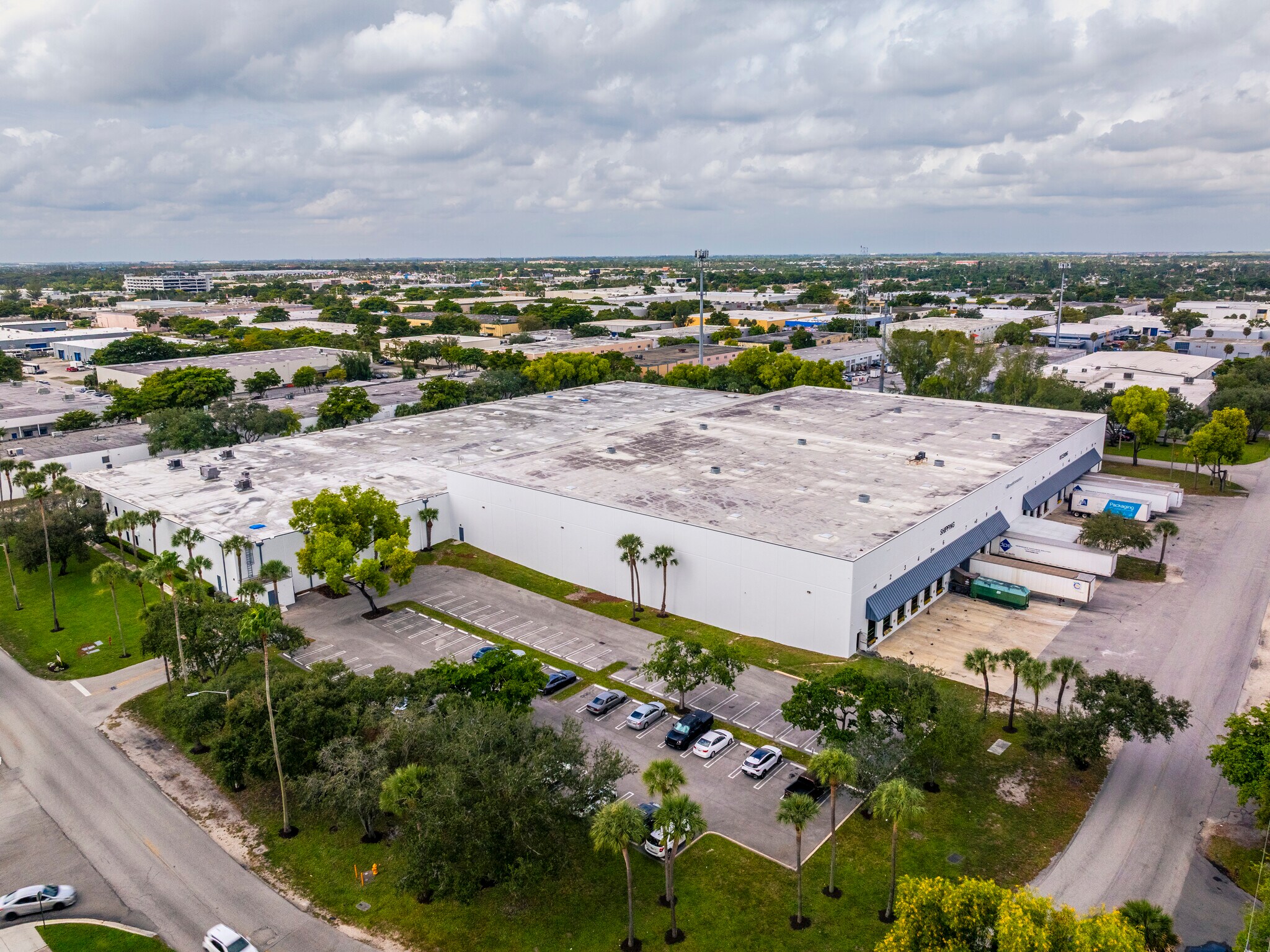 5255 NW 159th St, Miami Lakes, FL à louer Photo du bâtiment- Image 1 de 5