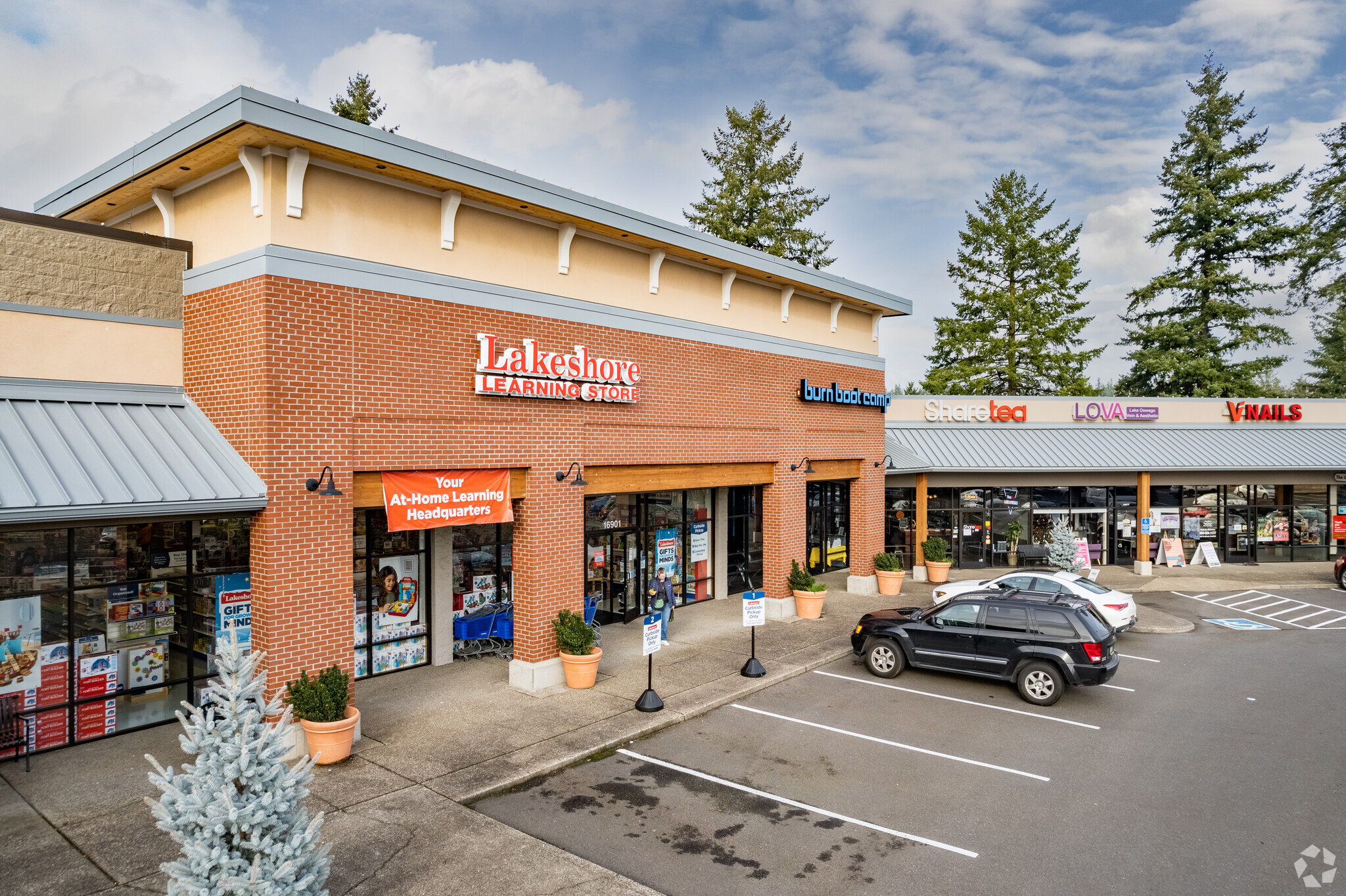 16829-16949 65th Ave, Lake Oswego, OR for lease Primary Photo- Image 1 of 6