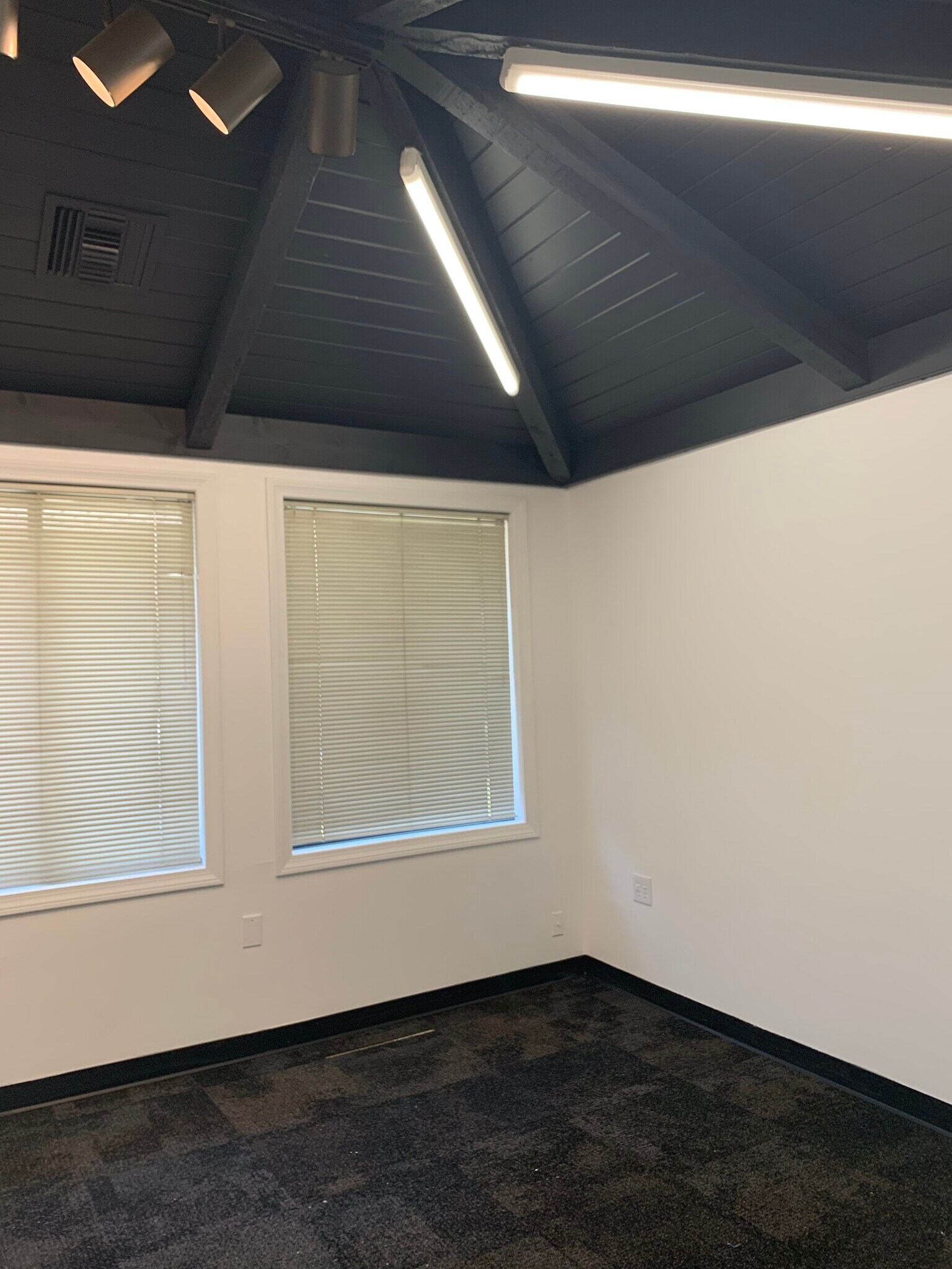 5815 Live Oak Pky, Norcross, GA for lease Interior Photo- Image 1 of 15