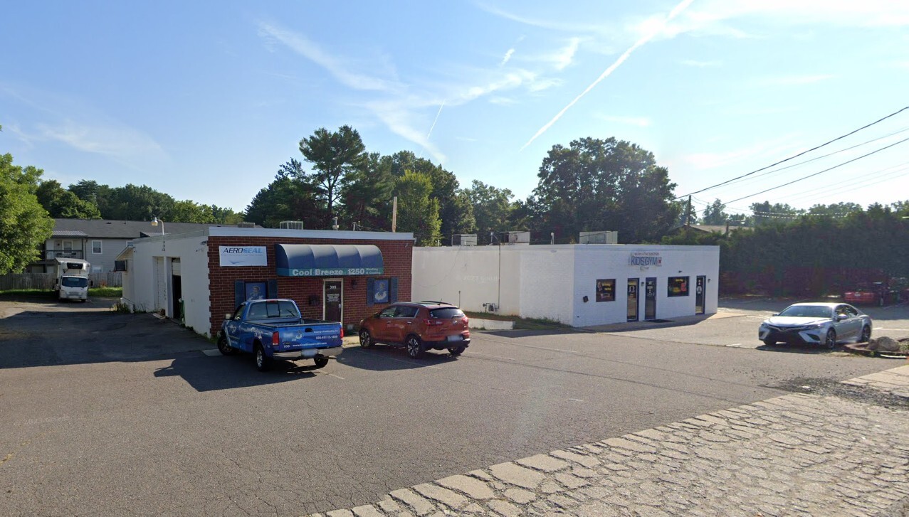 305 Pineview Dr, Kernersville, NC for sale Primary Photo- Image 1 of 14