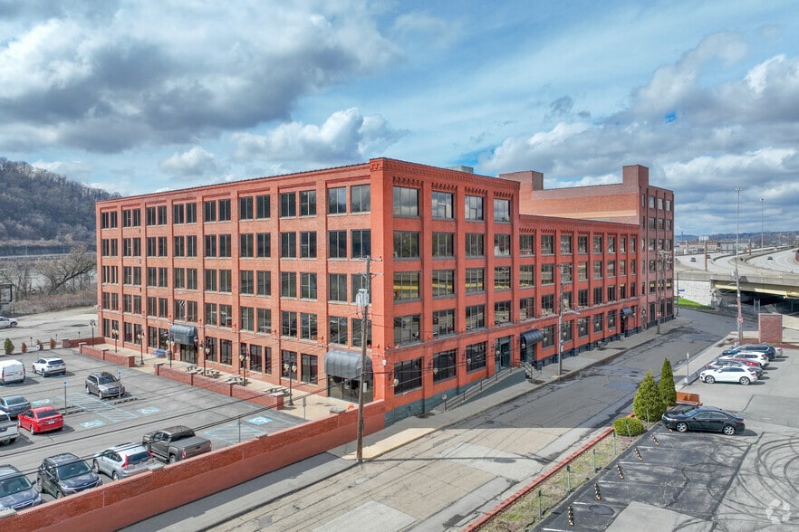 1501 Reedsdale St, Pittsburgh, PA à louer - Photo du bâtiment - Image 1 de 18