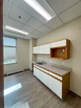 4655 N Port Washington Rd, Glendale, WI for lease Interior Photo- Image 2 of 7