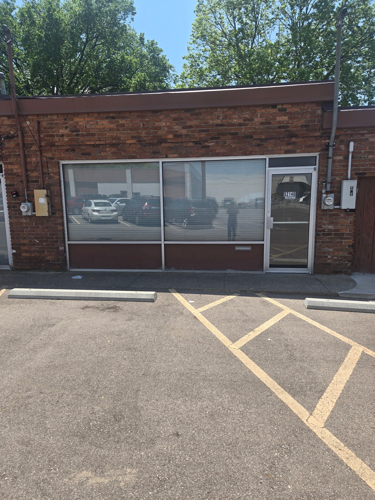 5210-5214 N Dixie Dr, Dayton, OH for lease Interior Photo- Image 1 of 5