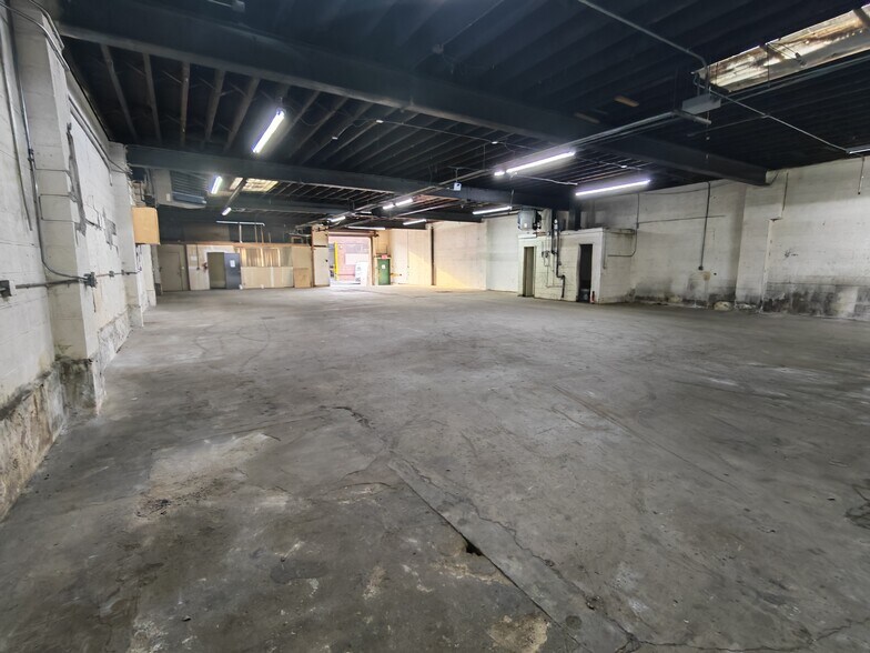 54th Street 58-71 54th Street, Maspeth, NY à louer - Photo du bâtiment - Image 3 de 4