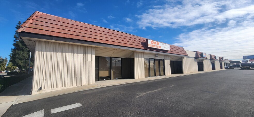 2750 N Clovis Ave, Fresno, CA à louer - Photo du bâtiment - Image 2 de 10