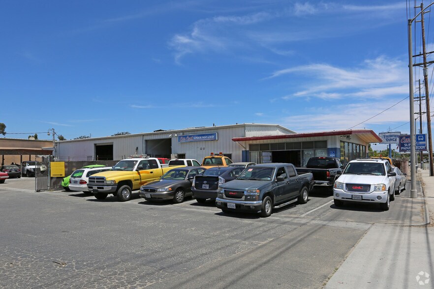 1318-1322 W Mission Road portefeuille de 2 propriétés à vendre sur LoopNet.ca - Photo du bâtiment - Image 1 de 9