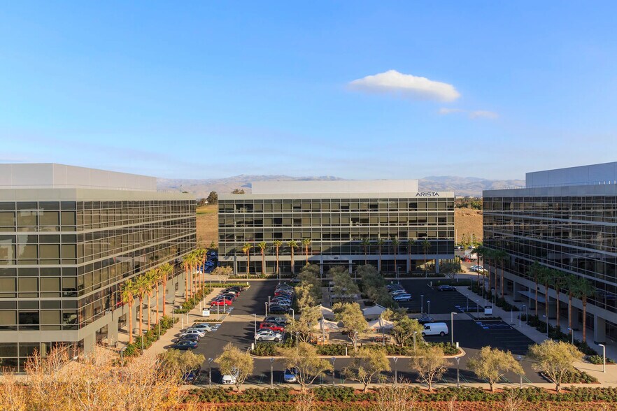 5455 Great America Pky, Santa Clara, CA à louer - Photo du bâtiment - Image 2 de 8