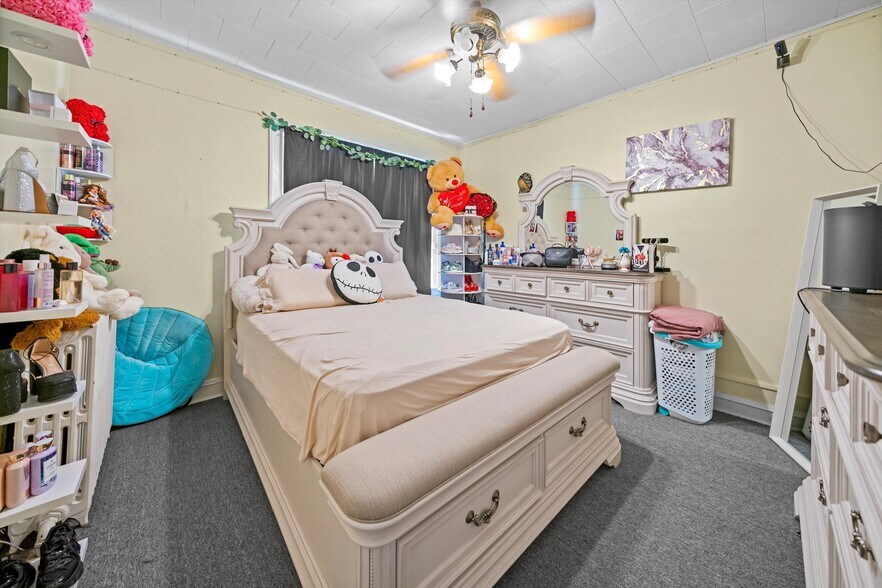 6058 S Massasoit Ave, Chicago, IL à vendre - Photo du bâtiment - Image 2 de 38