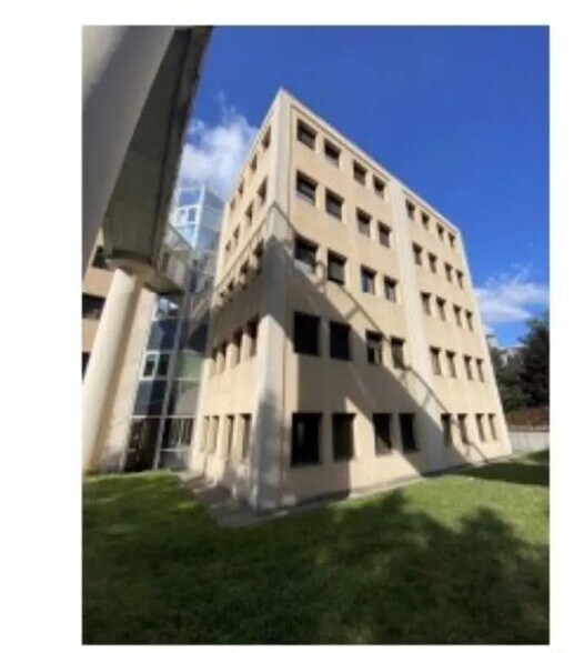 Bureau dans Villeurbanne à vendre - Photo du bâtiment - Image 1 de 7