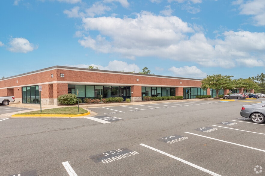 530 Huntmar Park Dr, Herndon, VA for lease - Building Photo - Image 3 of 5