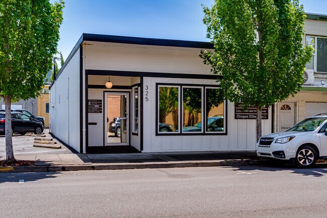 More details for 325 A St, Springfield, OR - Retail for Sale