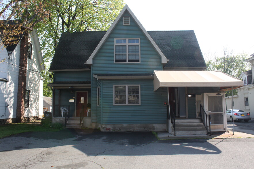 80 E Main St, Port Jervis, NY à vendre - Photo principale - Image 1 de 18