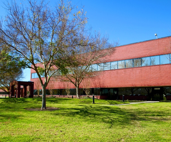 4005 Technology Dr, Angleton, TX à louer - Photo du bâtiment - Image 3 de 34