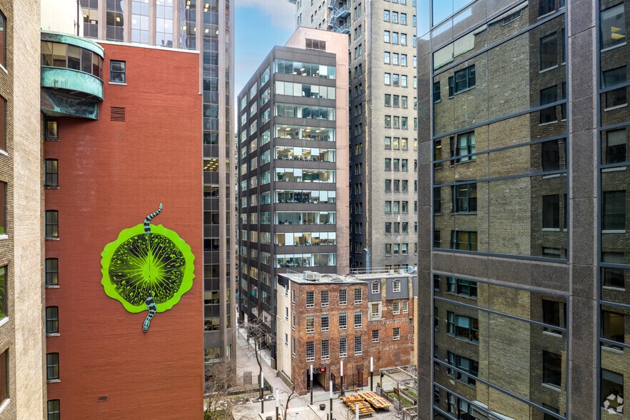 10 King St E, Toronto, ON for lease - Building Photo - Image 2 of 11