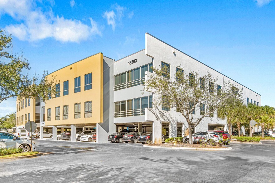 18503 Pines Blvd, Pembroke Pines, FL à vendre - Photo du bâtiment - Image 1 de 1