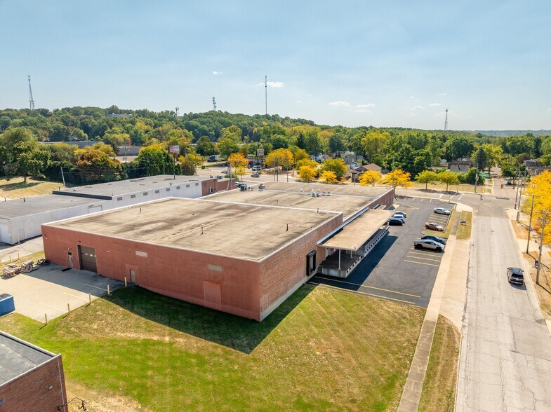 975 E Tallmadge Ave, Akron, OH à vendre - Photo du bâtiment - Image 3 de 19