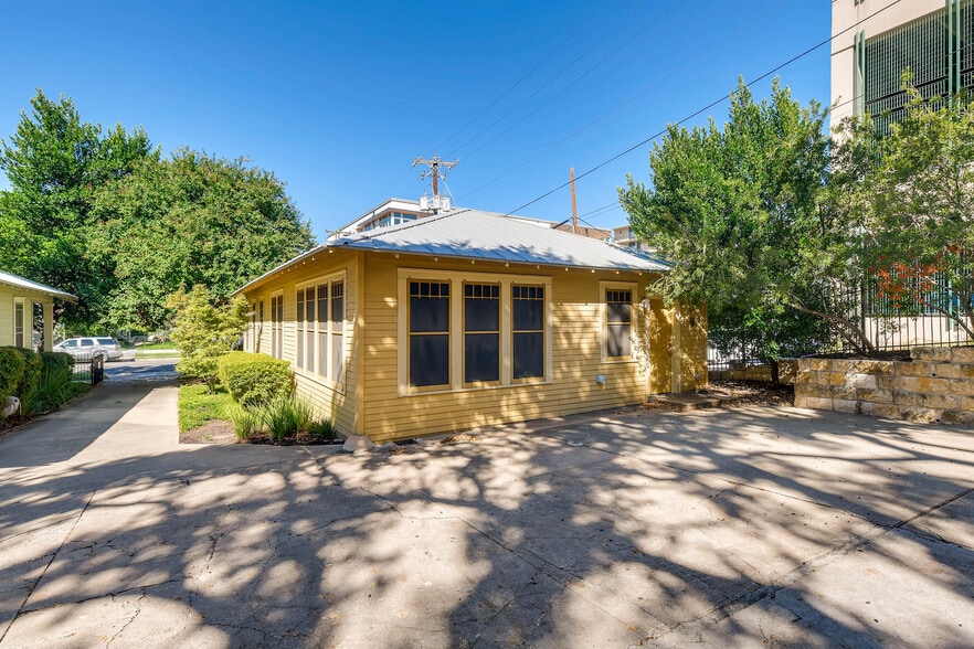 905 Nueces St, Austin, TX à louer - Photo du bâtiment - Image 2 de 12
