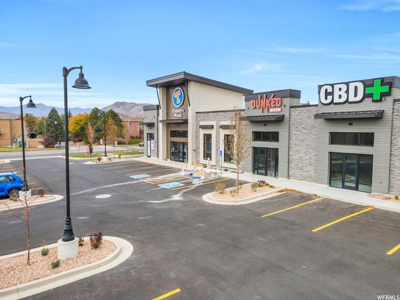 1453 Summer Village Rd, Saratoga Springs, UT for lease - Building Photo - Image 2 of 10