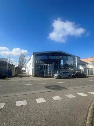 Plus de détails pour Local d'activités à louer