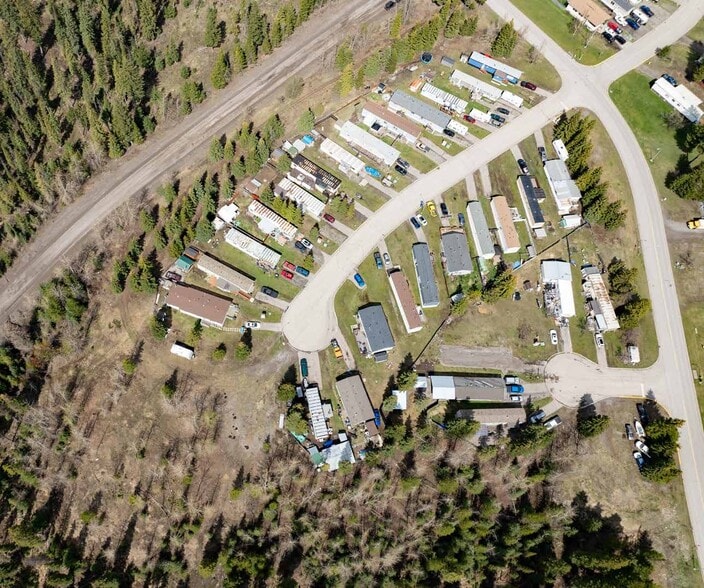 35 Cassiar Dr, Elkford, BC for sale - Building Photo - Image 3 of 8