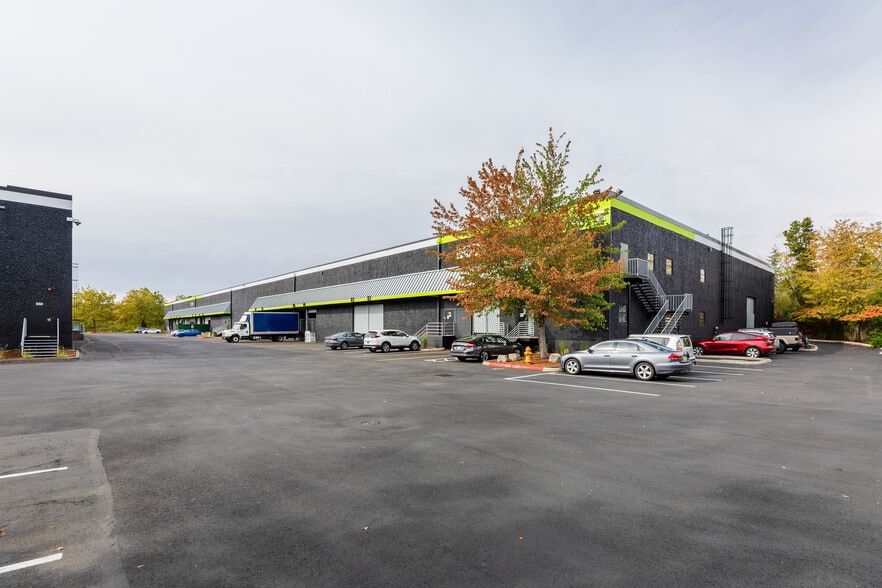 11035 SW 11th St, Beaverton, OR for lease - Primary Photo - Image 1 of 8